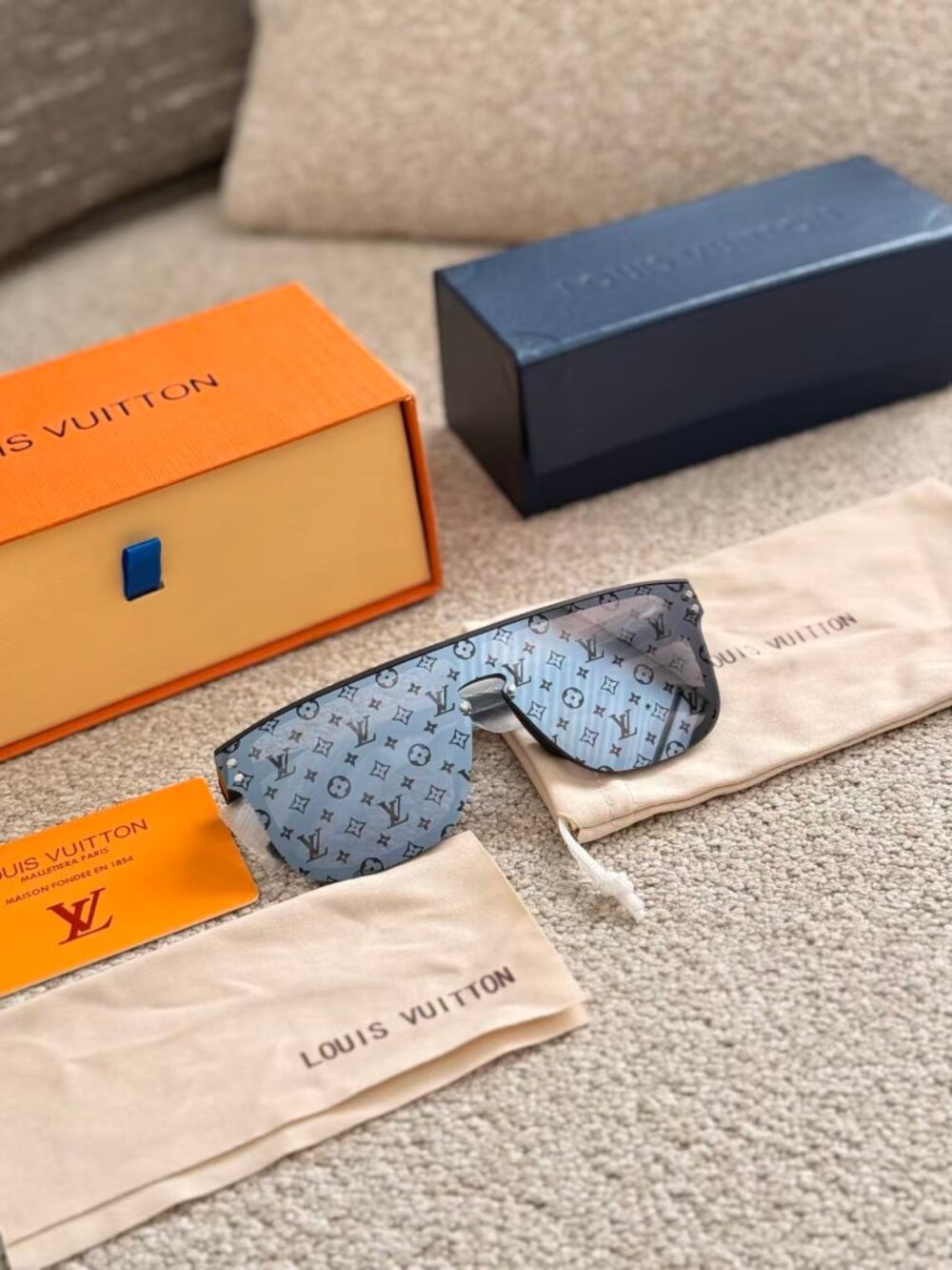 Louis Vuitton. Women Accessories Glasses